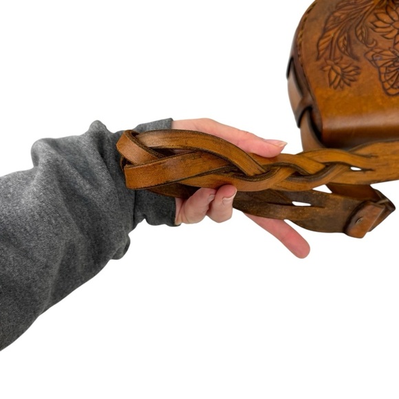 Vintage Floral Butterfly Tooled Thick Leather Braided Shoulder Bag Brown Hippie - Picture 12 of 16